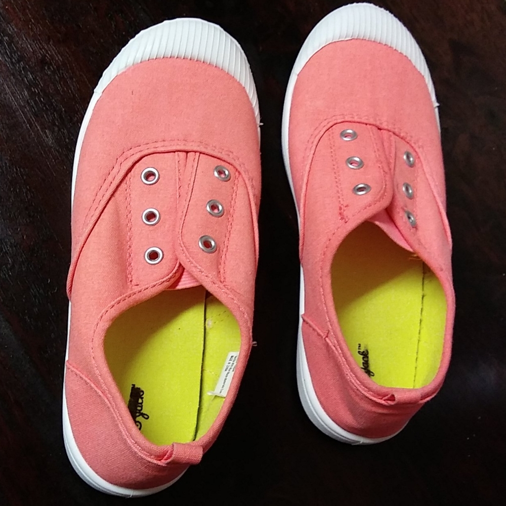 Girls' tennis shoes